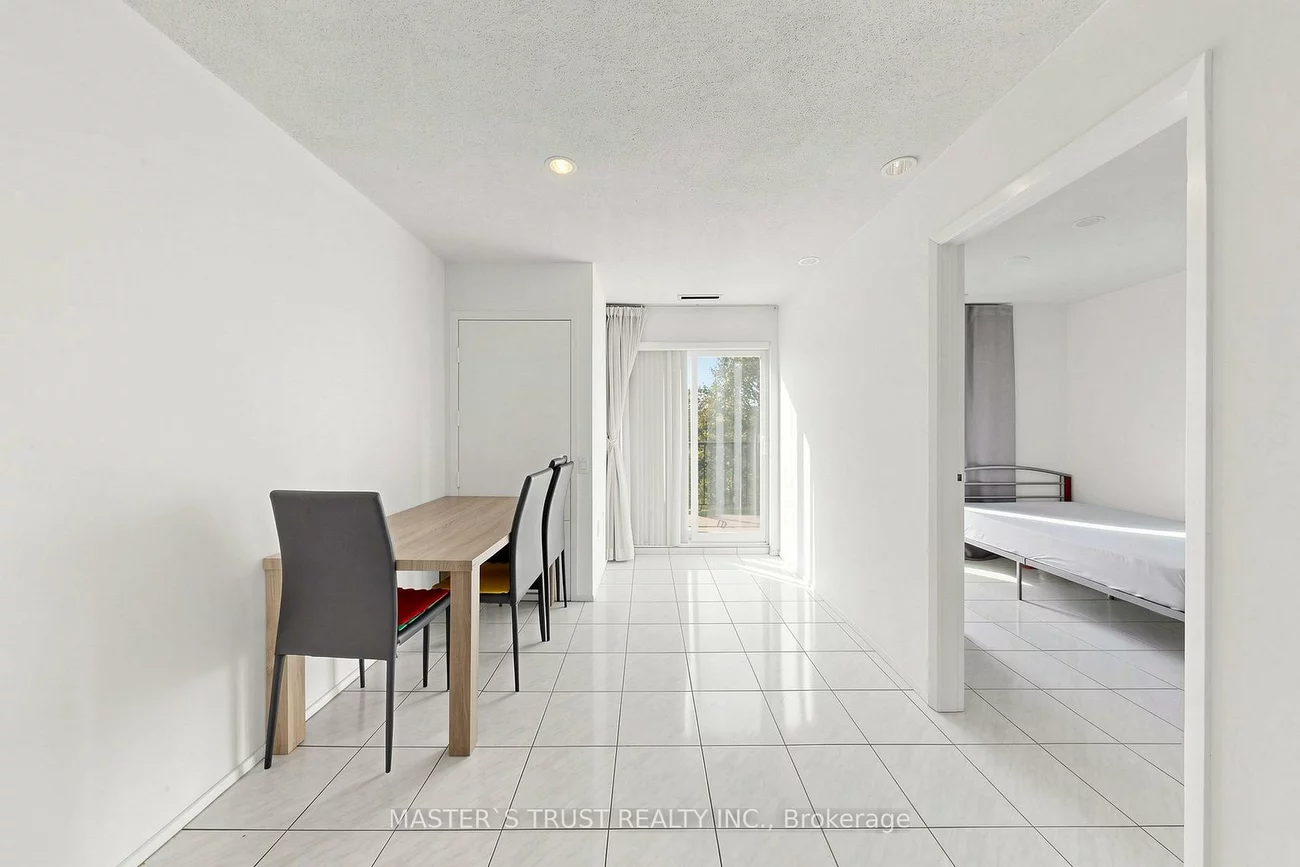 165, Cherokee, Pleasant View, Toronto