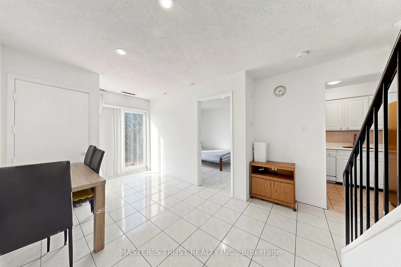 165, Cherokee, Pleasant View, Toronto