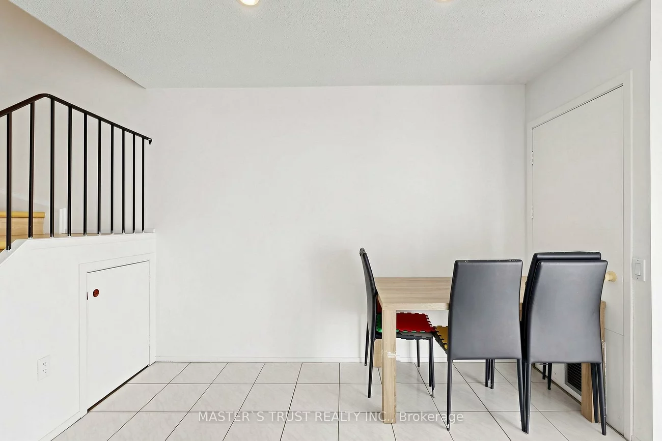 165, Cherokee, Pleasant View, Toronto