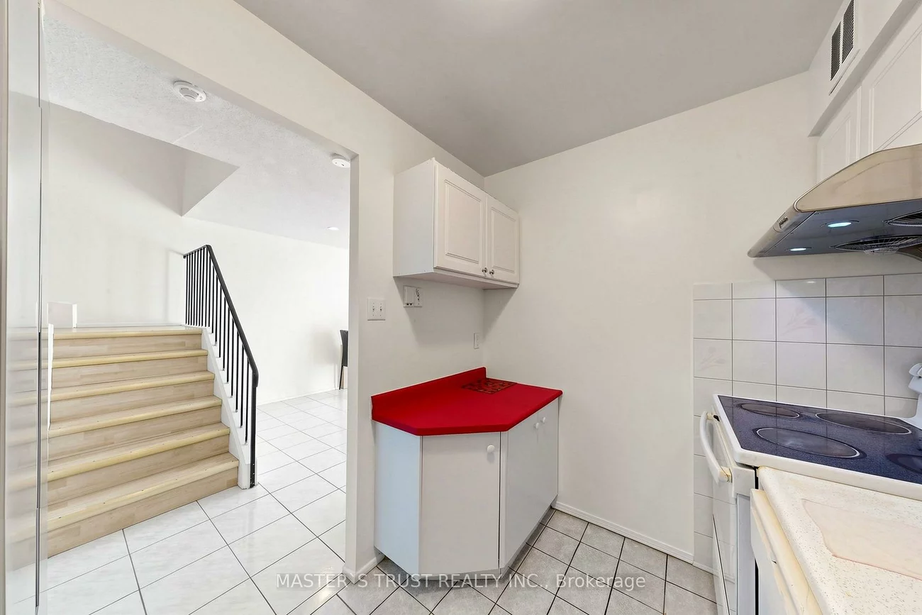 165, Cherokee, Pleasant View, Toronto