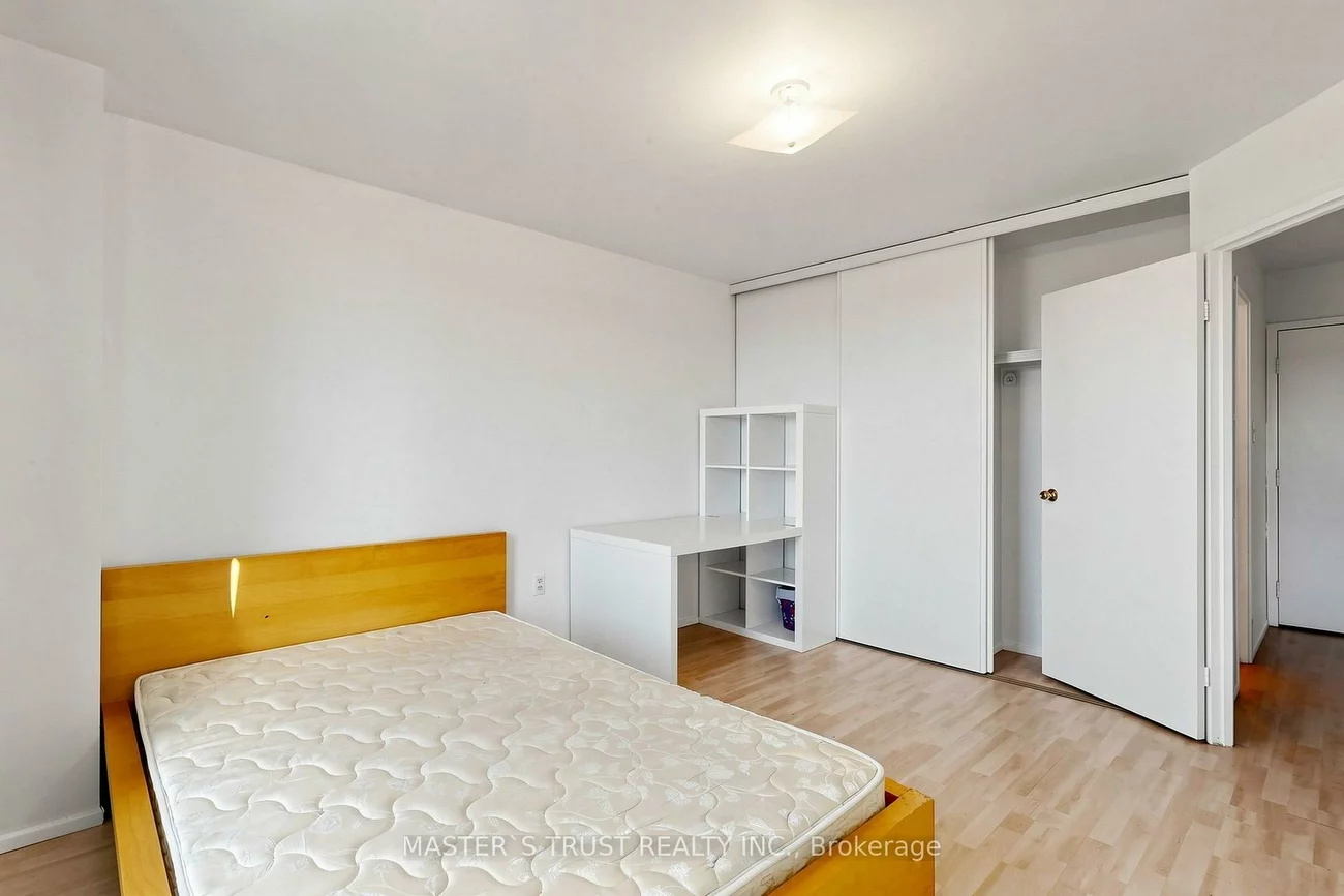 165, Cherokee, Pleasant View, Toronto