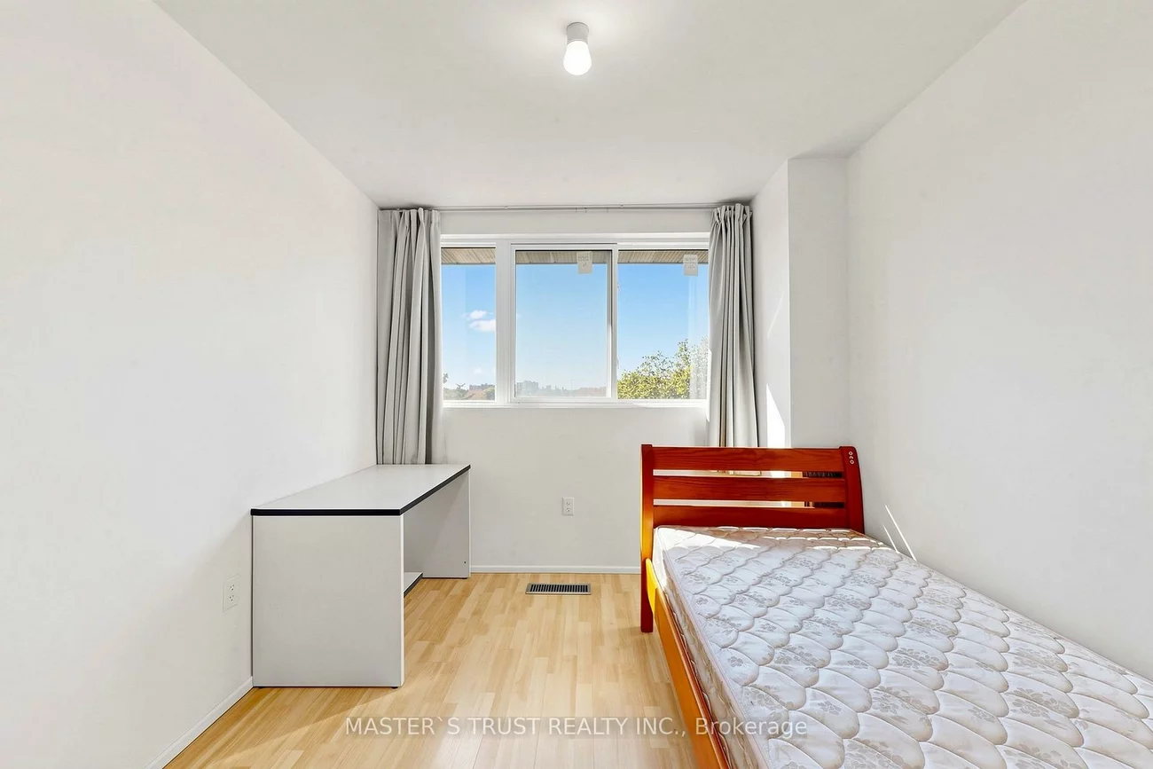 165, Cherokee, Pleasant View, Toronto