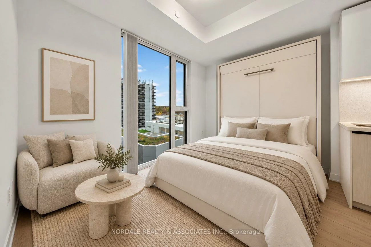 5858, Yonge, Newtonbrook West, Toronto