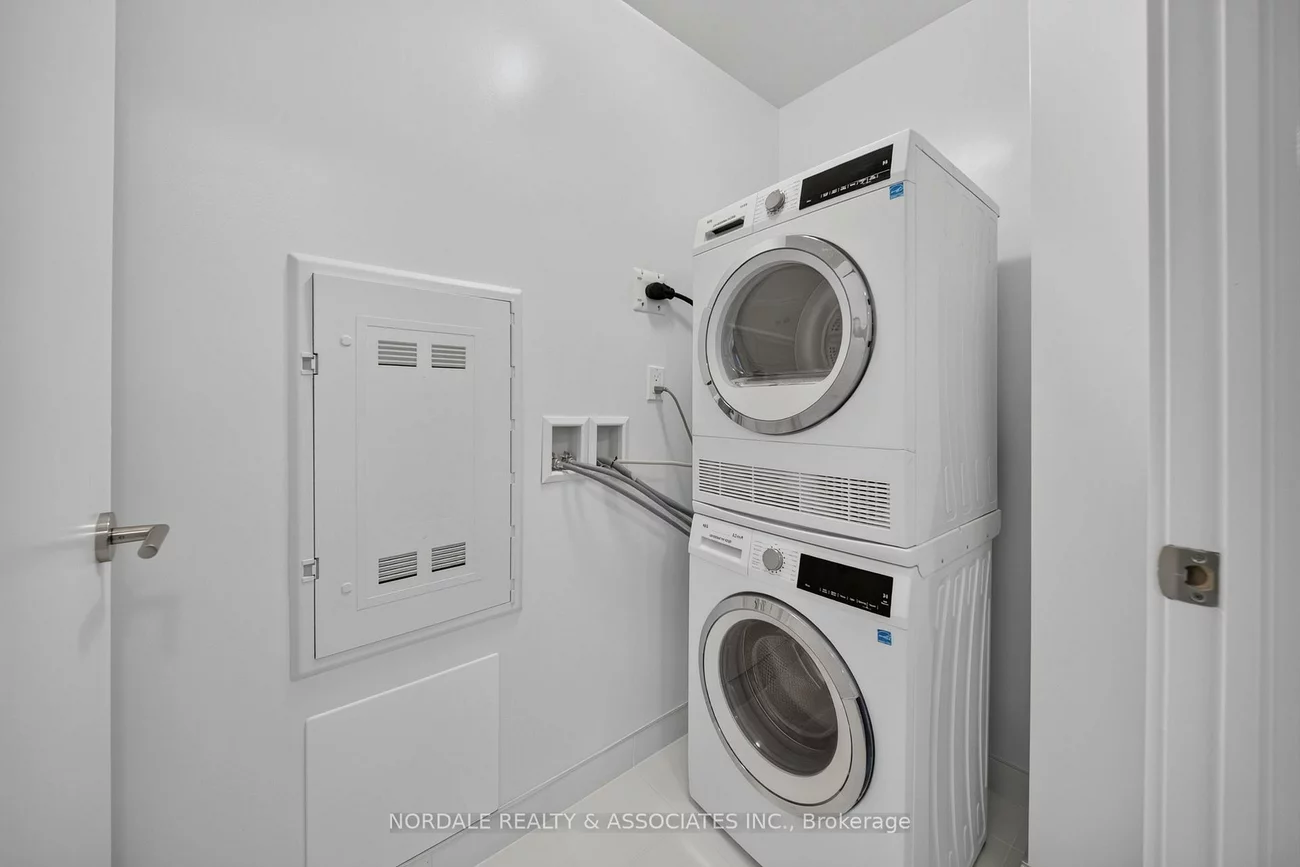 5858, Yonge, Newtonbrook West, Toronto