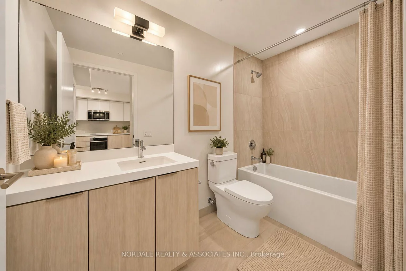 5858, Yonge, Newtonbrook West, Toronto