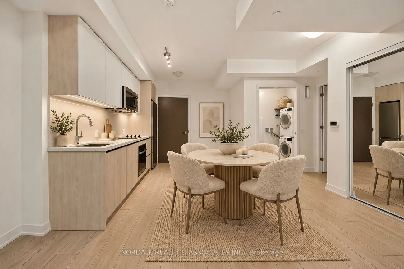 5858, Yonge, Newtonbrook West, Toronto