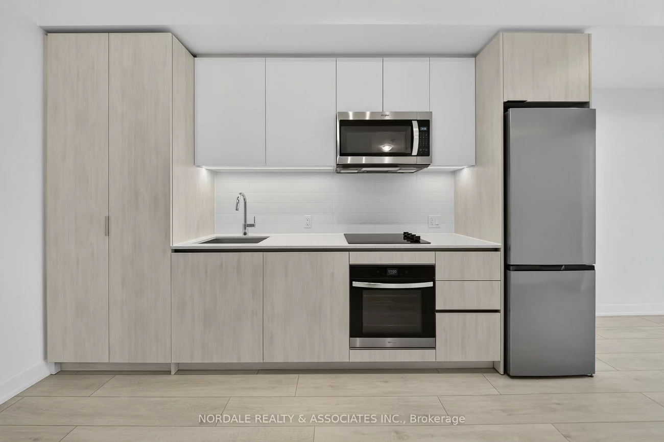 5858, Yonge, Newtonbrook West, Toronto