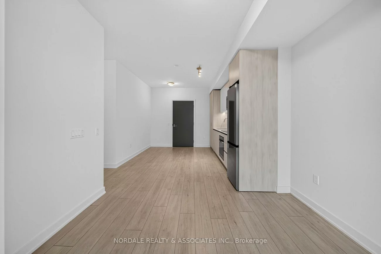 5858, Yonge, Newtonbrook West, Toronto