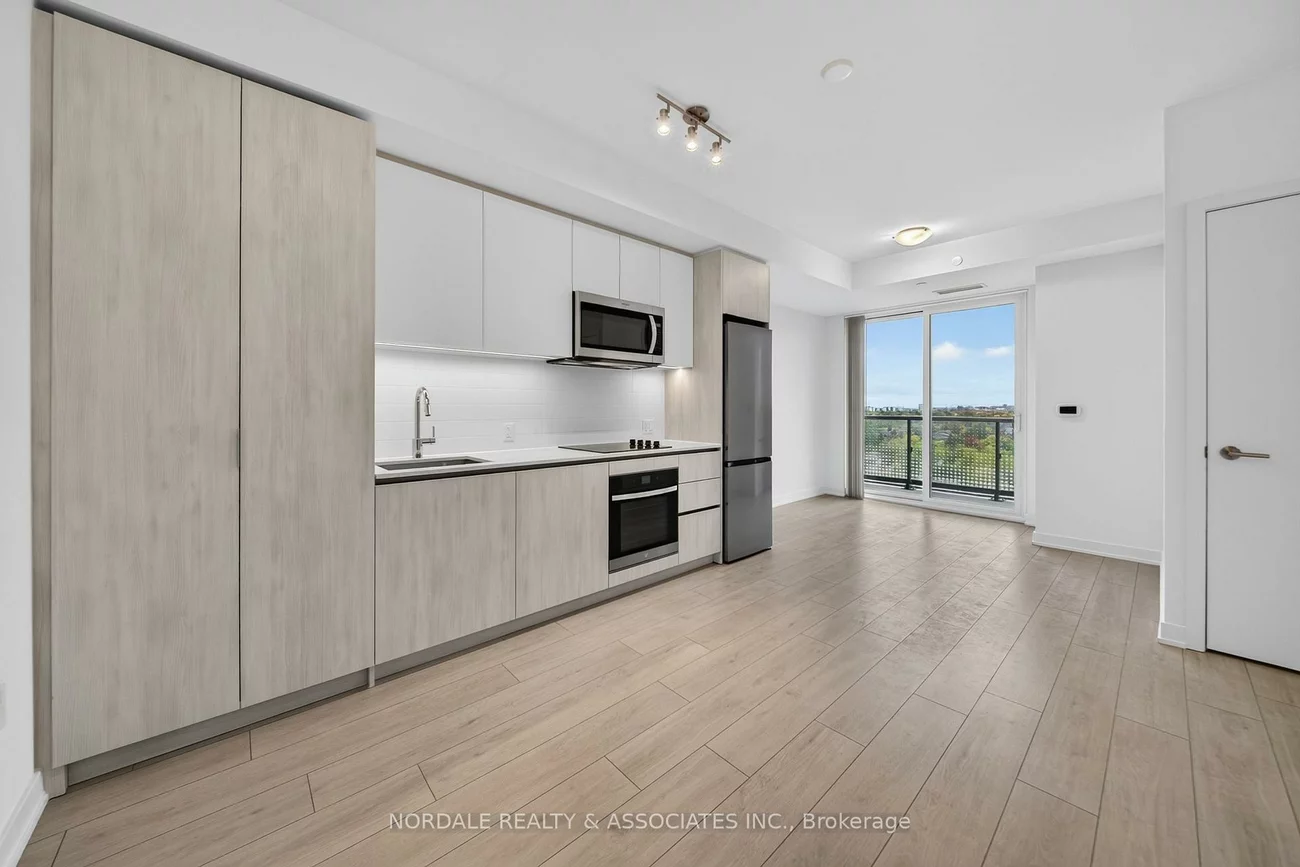 5858, Yonge, Newtonbrook West, Toronto