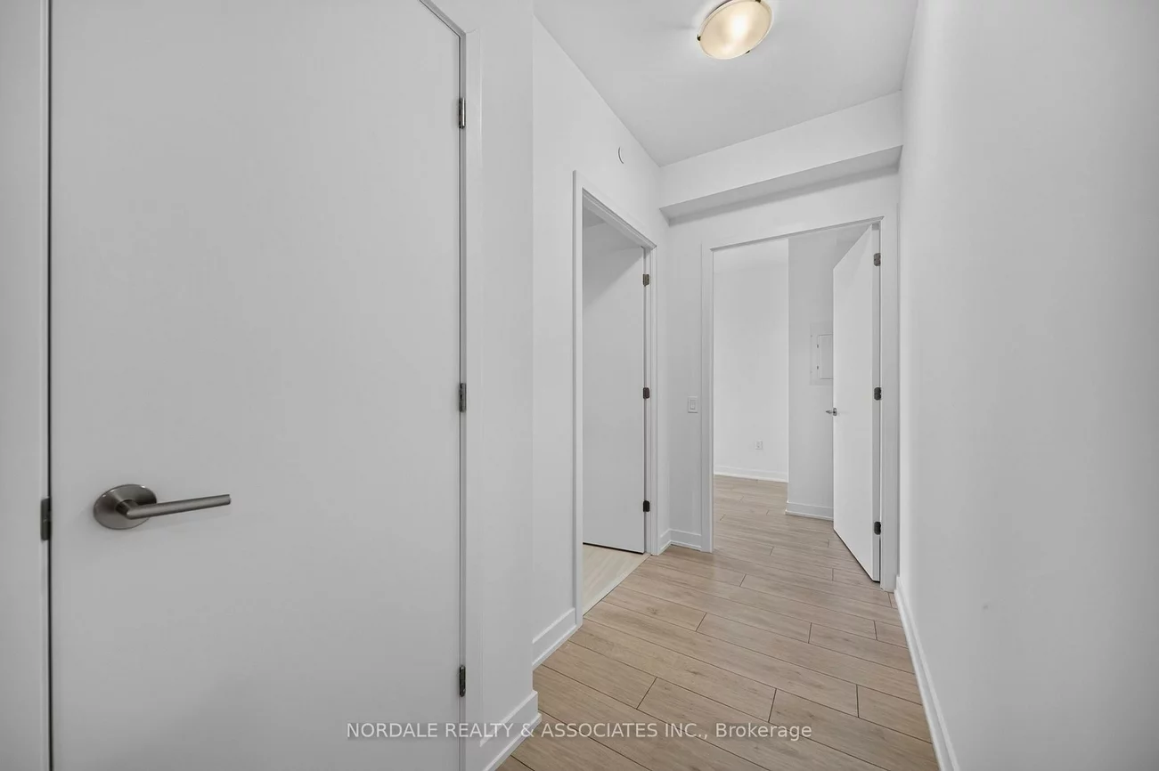 5858, Yonge, Newtonbrook West, Toronto