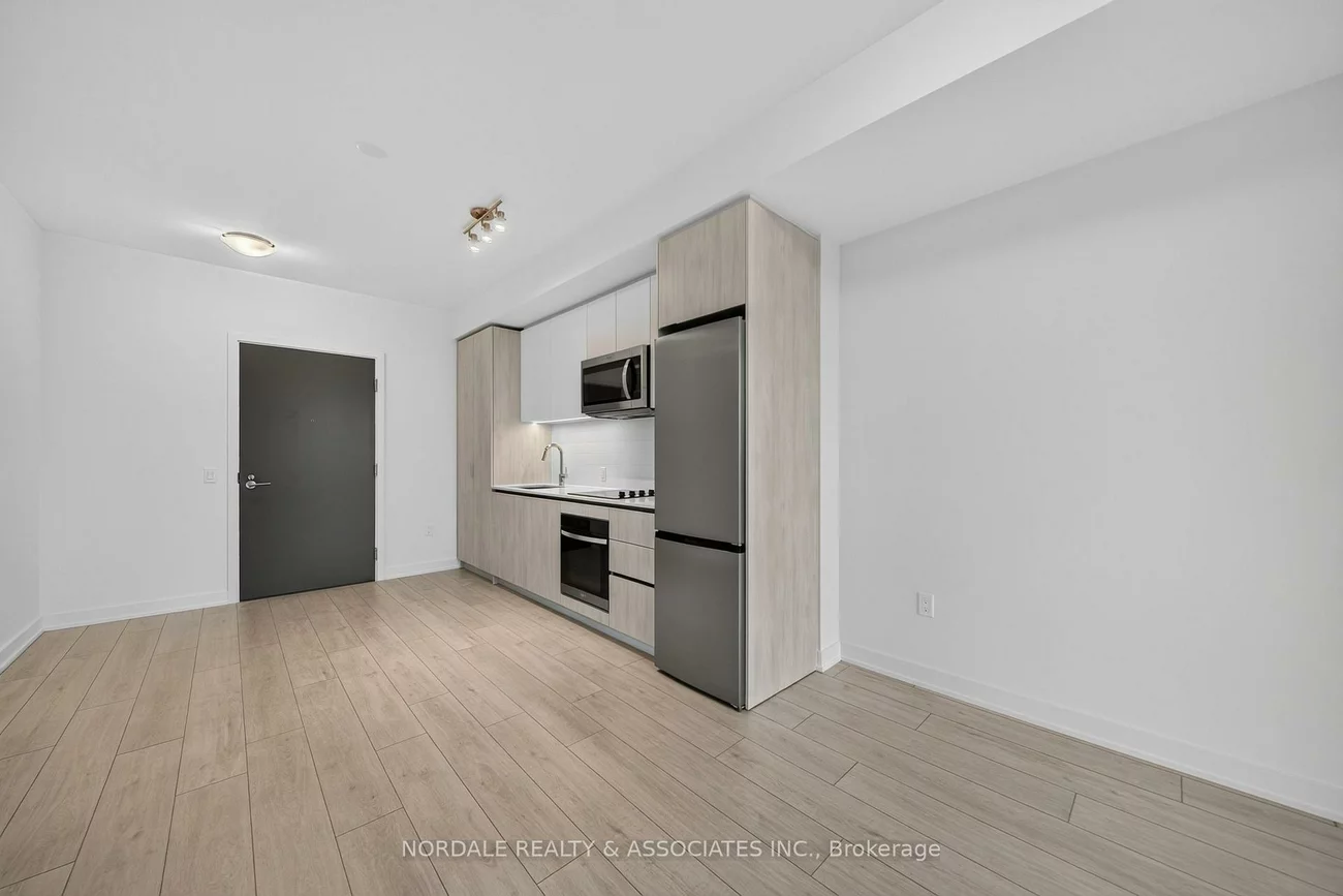 5858, Yonge, Newtonbrook West, Toronto