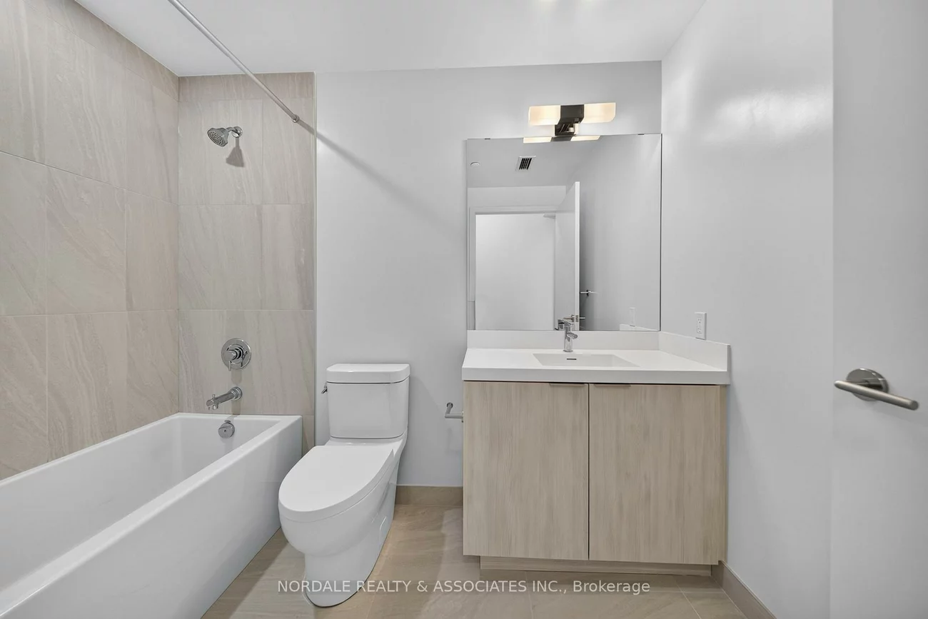 5858, Yonge, Newtonbrook West, Toronto