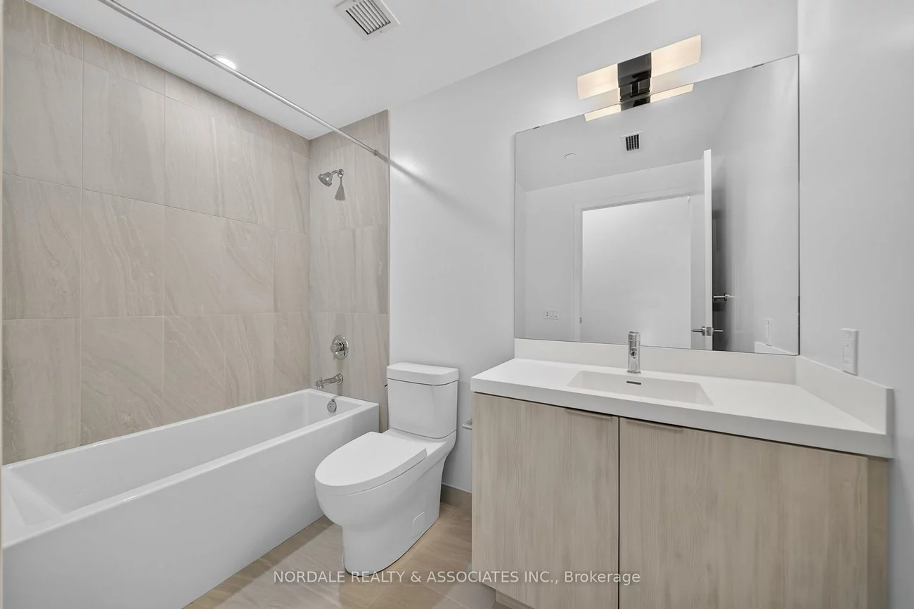 5858, Yonge, Newtonbrook West, Toronto