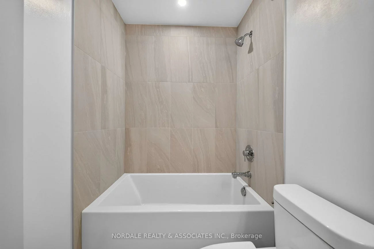 5858, Yonge, Newtonbrook West, Toronto