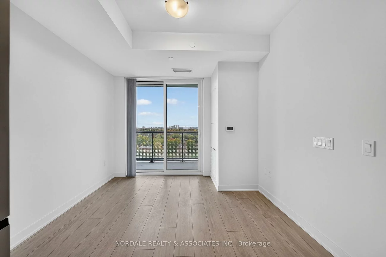5858, Yonge, Newtonbrook West, Toronto