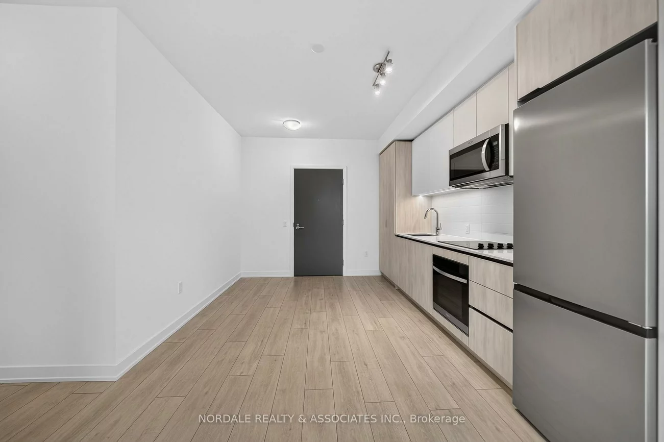 5858, Yonge, Newtonbrook West, Toronto