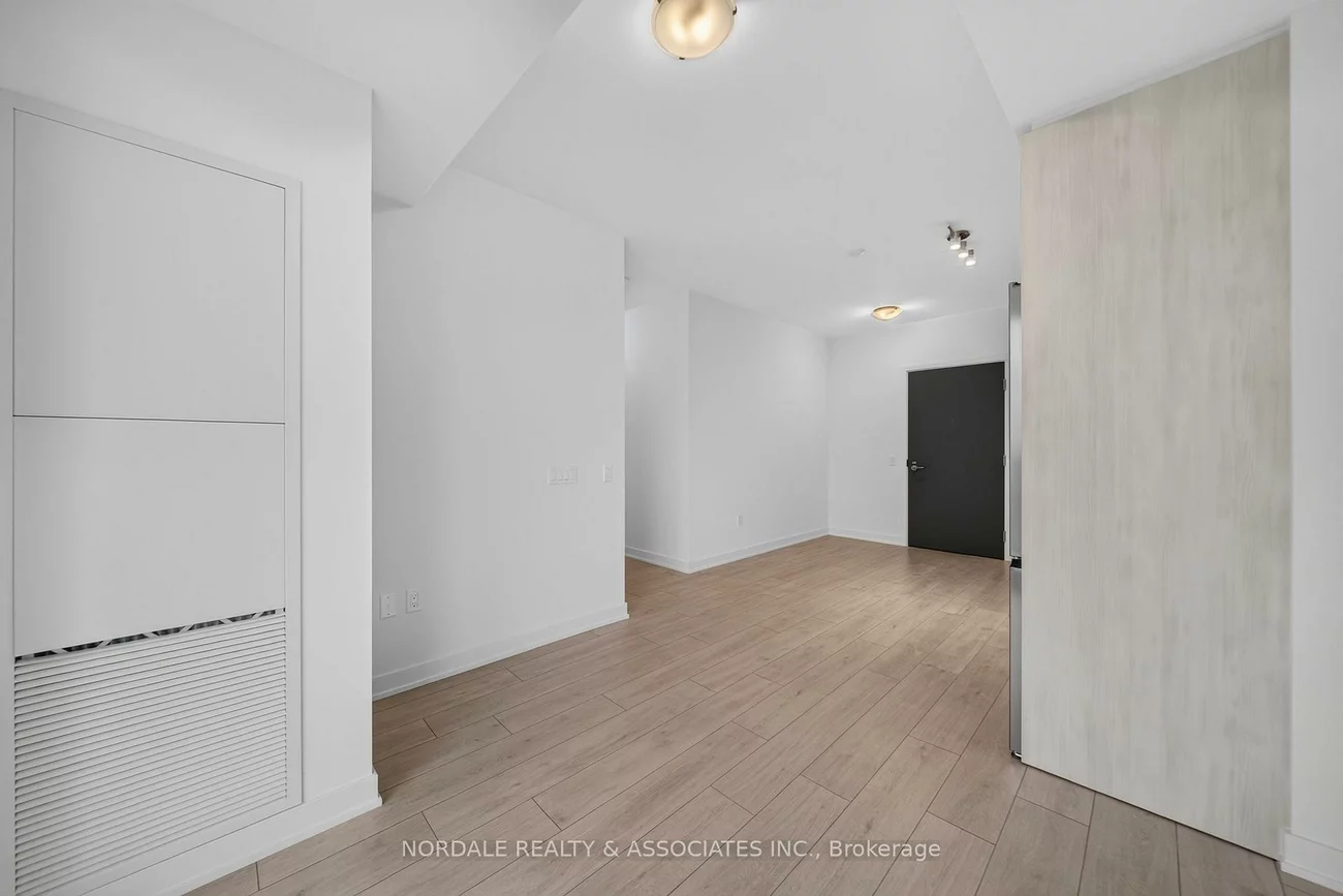 5858, Yonge, Newtonbrook West, Toronto