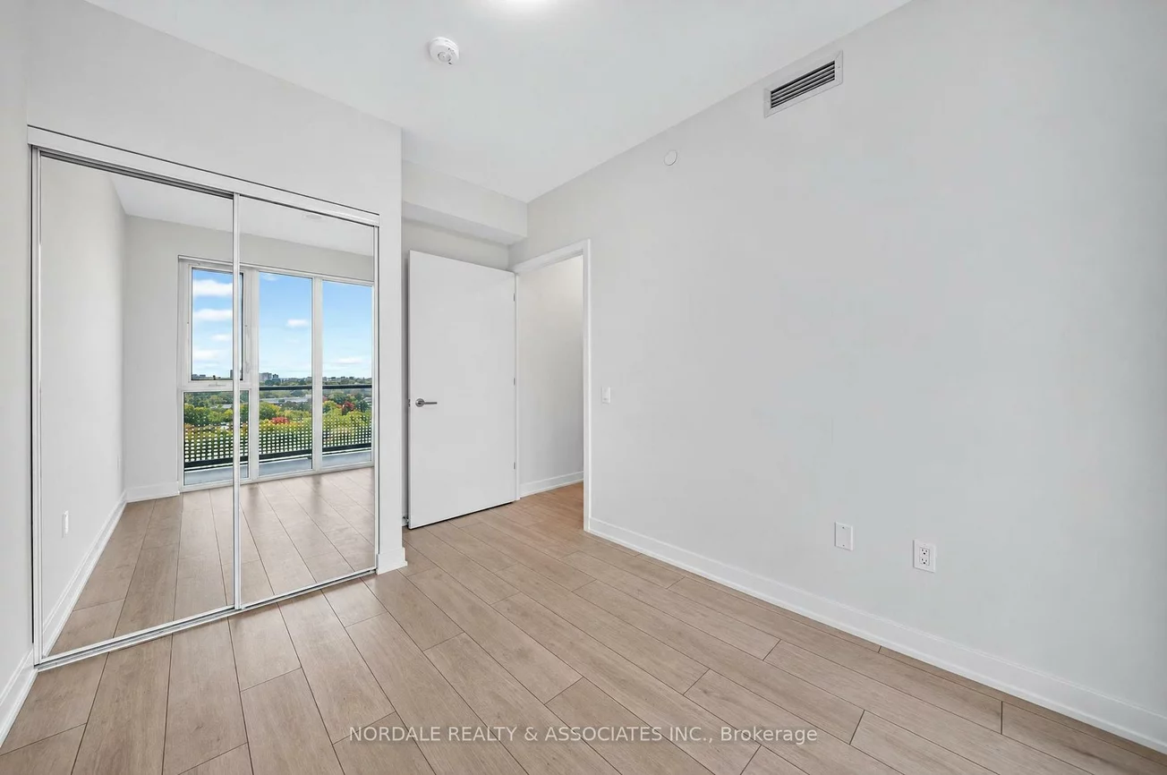 5858, Yonge, Newtonbrook West, Toronto