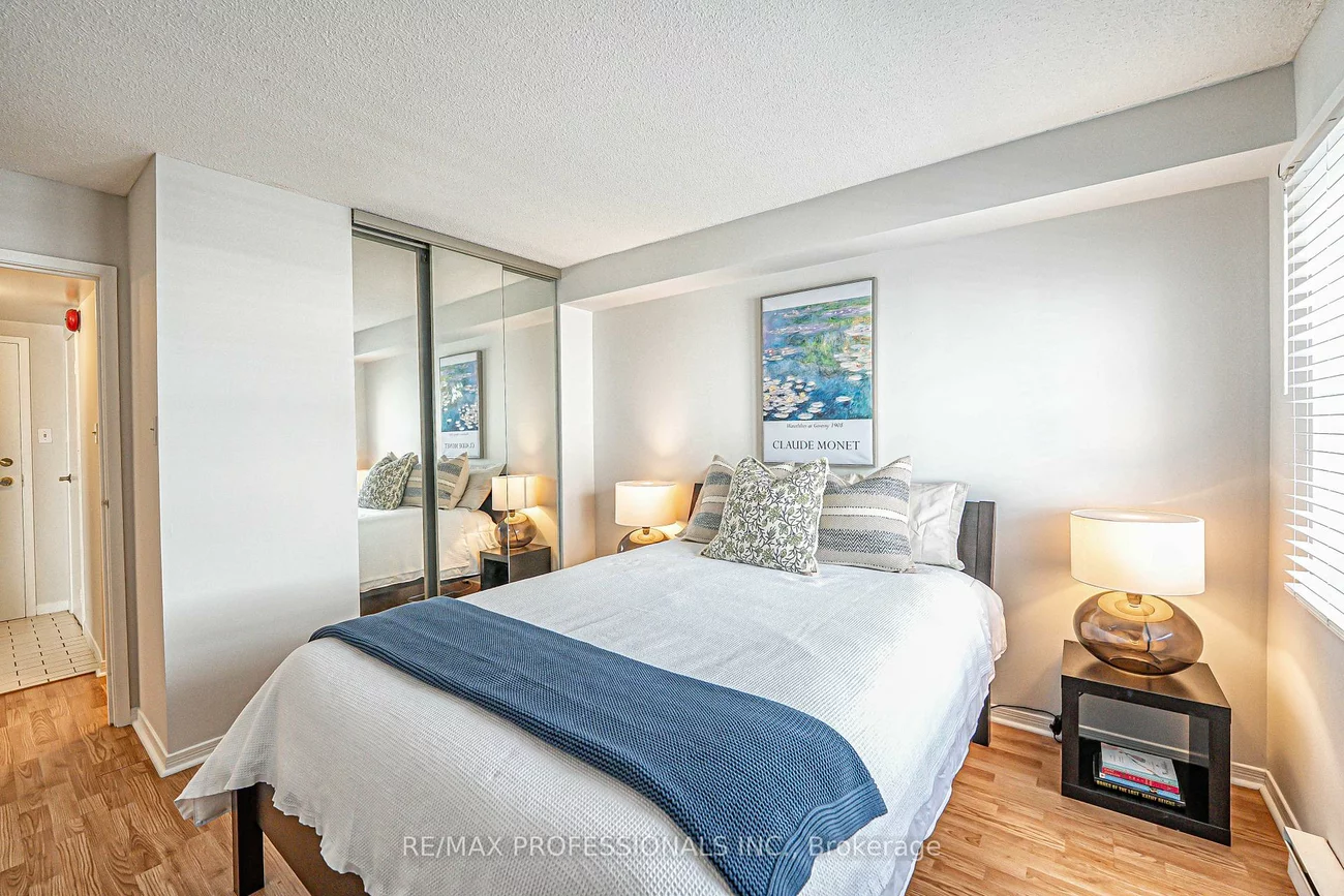 61, Main, East End-Danforth, Toronto