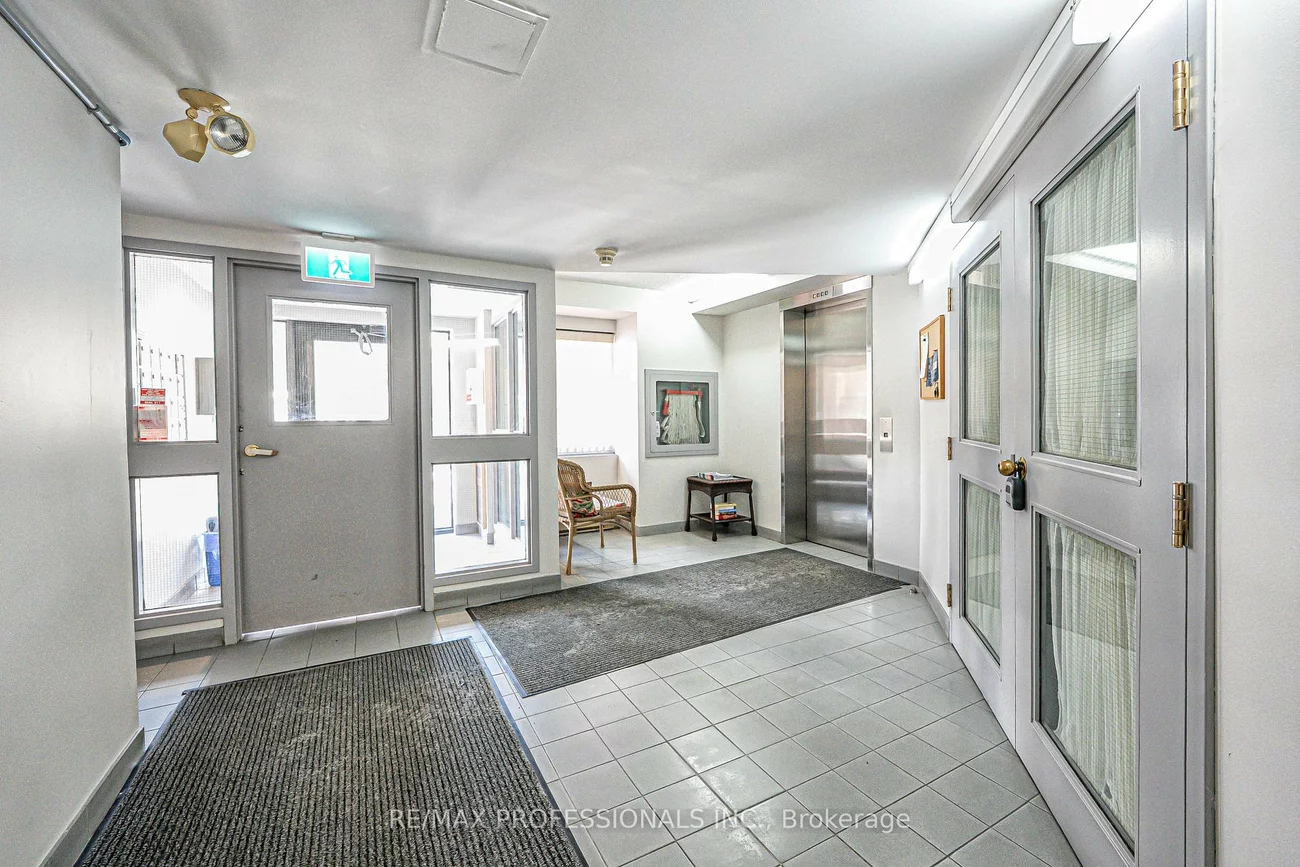 61, Main, East End-Danforth, Toronto