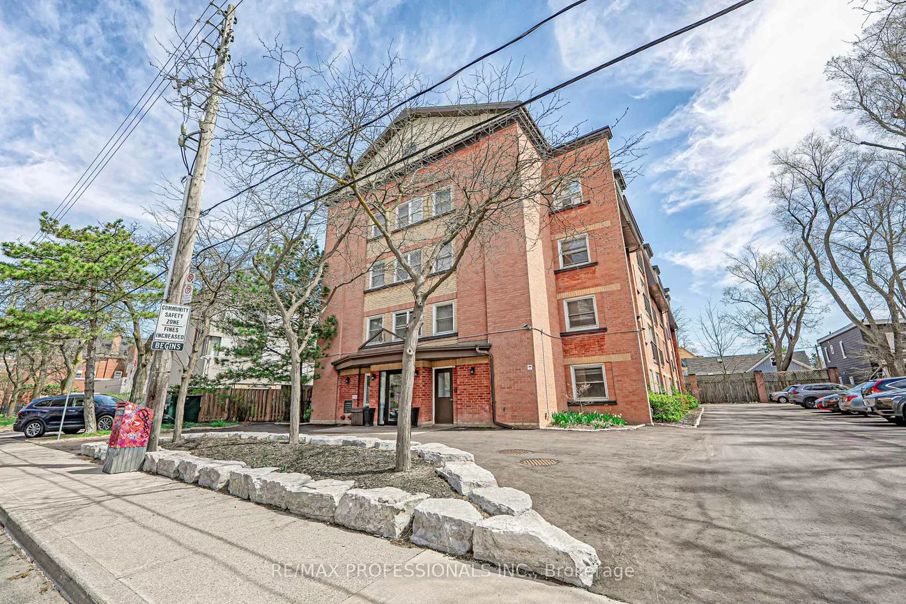 61, Main, East End-Danforth, Toronto