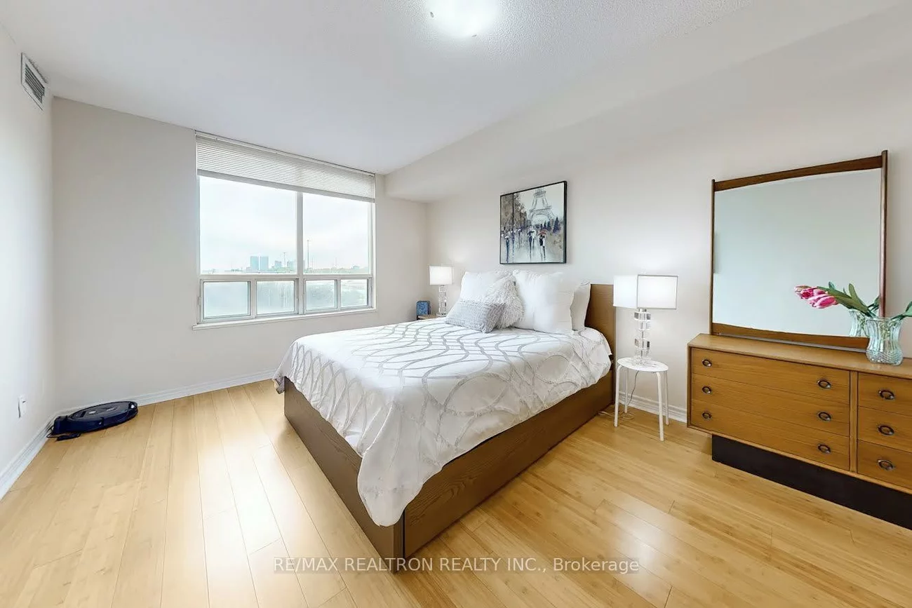 68, Corporate, Woburn, Toronto