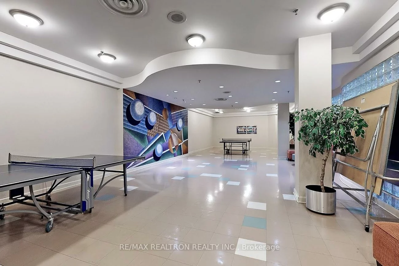 68, Corporate, Woburn, Toronto