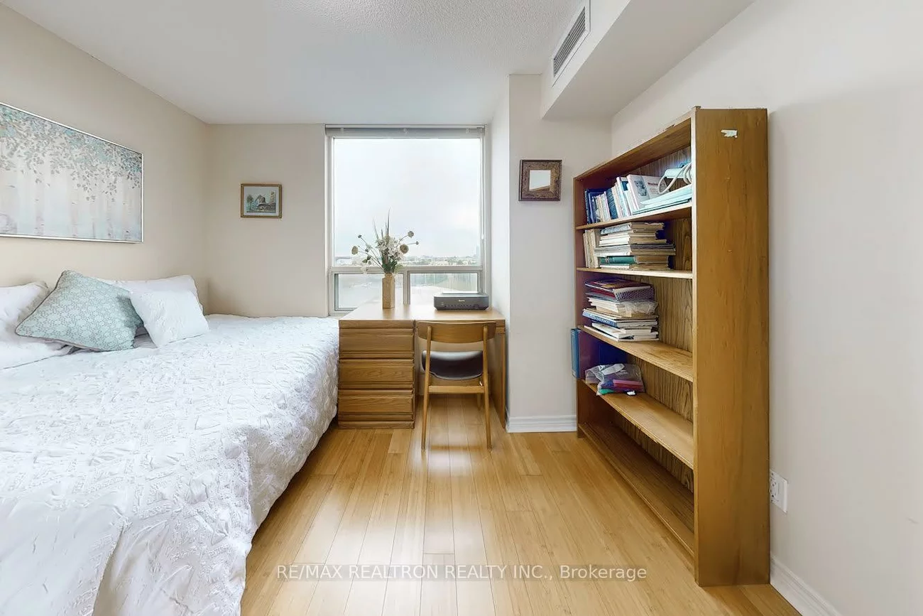 68, Corporate, Woburn, Toronto