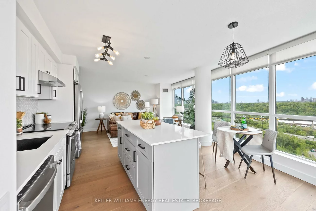 1048, Broadview, Broadview North, Toronto