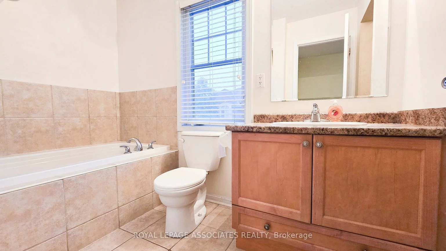 50, Mendelssohn, Clairlea-Birchmount, Toronto