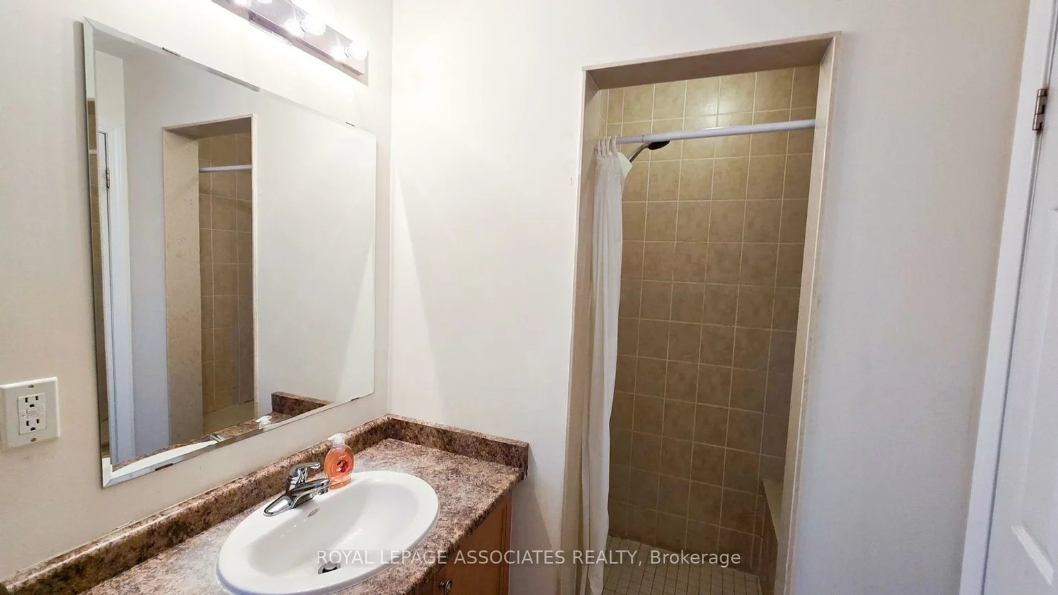 50, Mendelssohn, Clairlea-Birchmount, Toronto