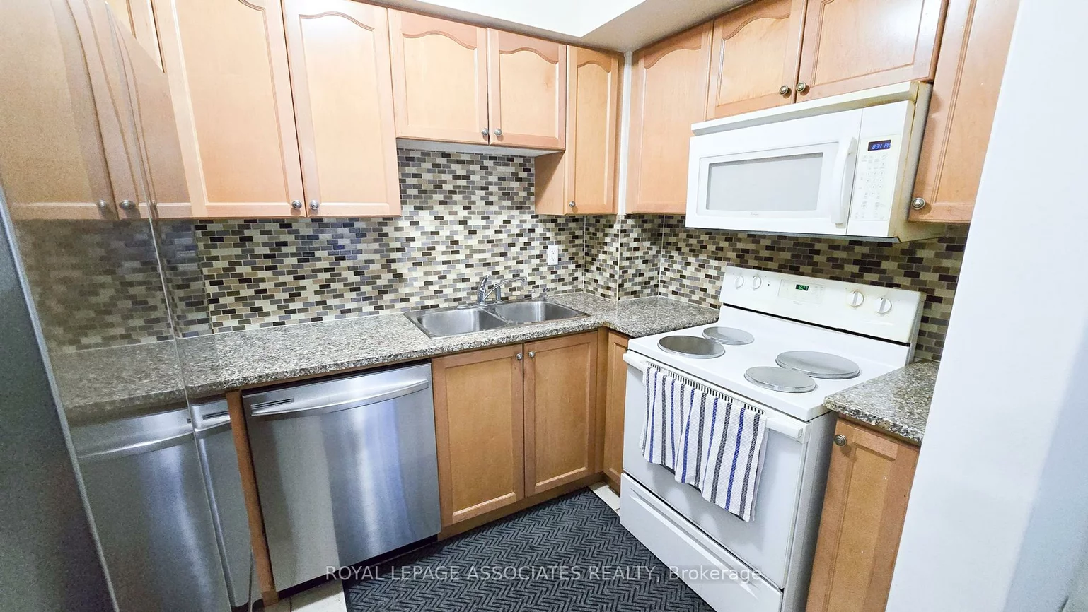 50, Mendelssohn, Clairlea-Birchmount, Toronto