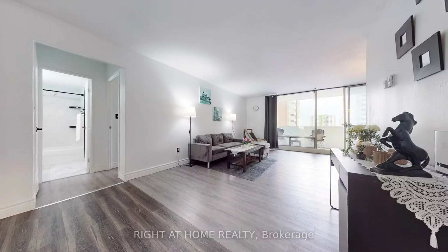 1, Massey, Crescent Town, Toronto