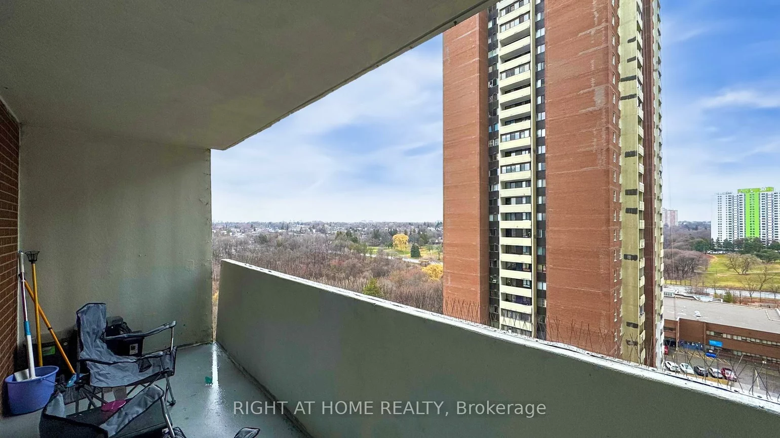 1, Massey, Crescent Town, Toronto