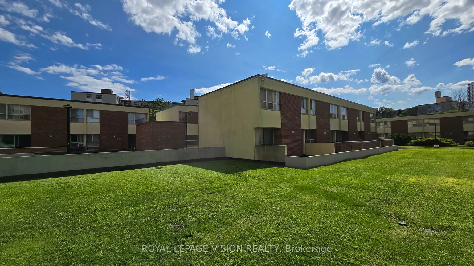 10, Crescent Town, Crescent Town, Toronto