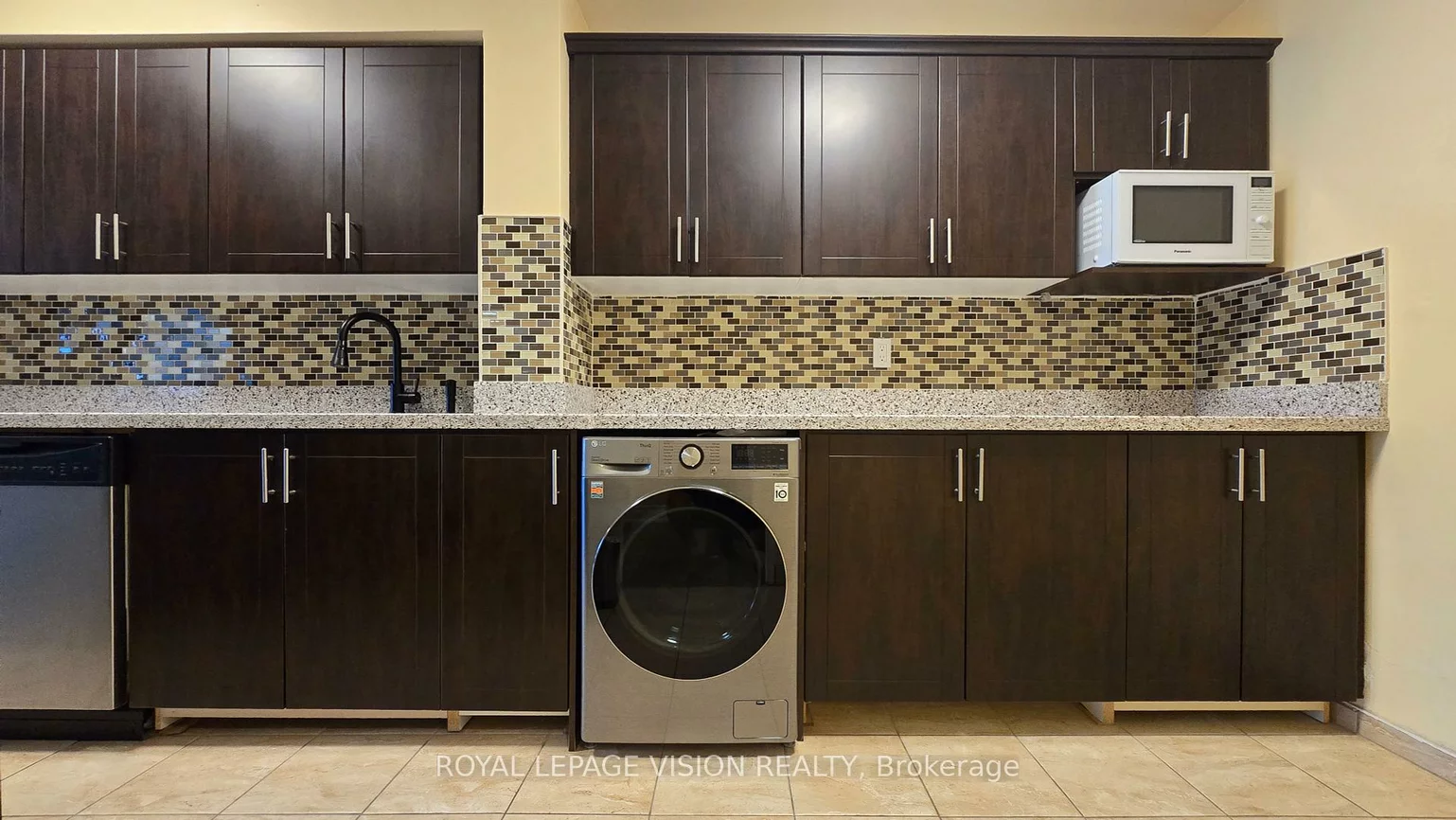 10, Crescent Town, Crescent Town, Toronto