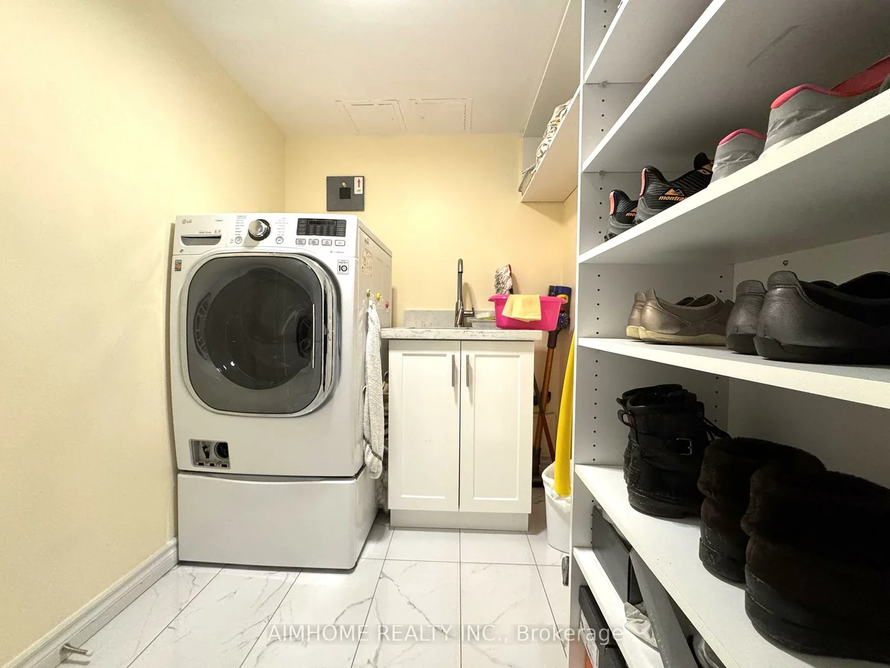 175, Bamburgh, Steeles, Toronto