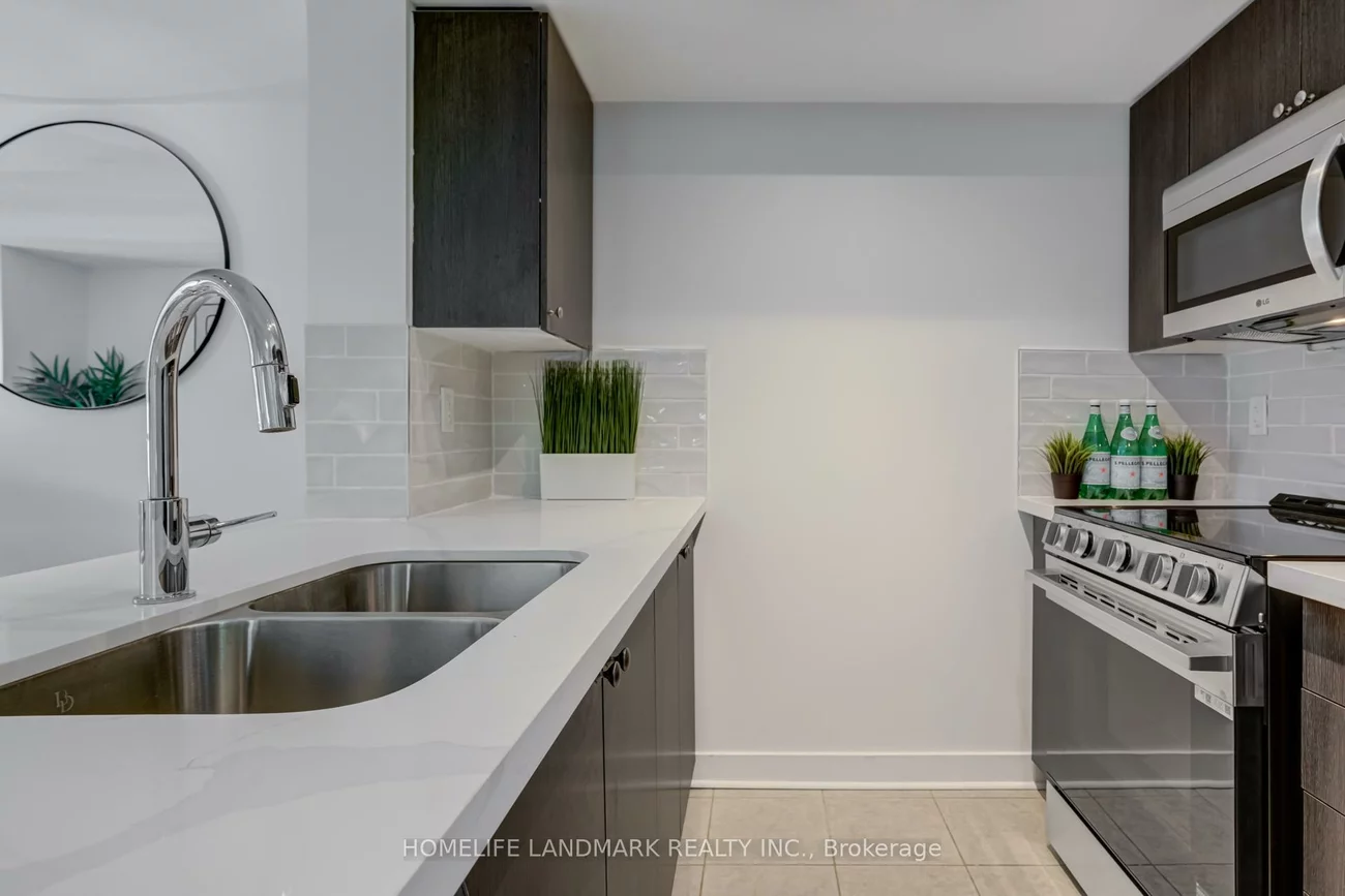 1346, Danforth, Eglinton East, Toronto