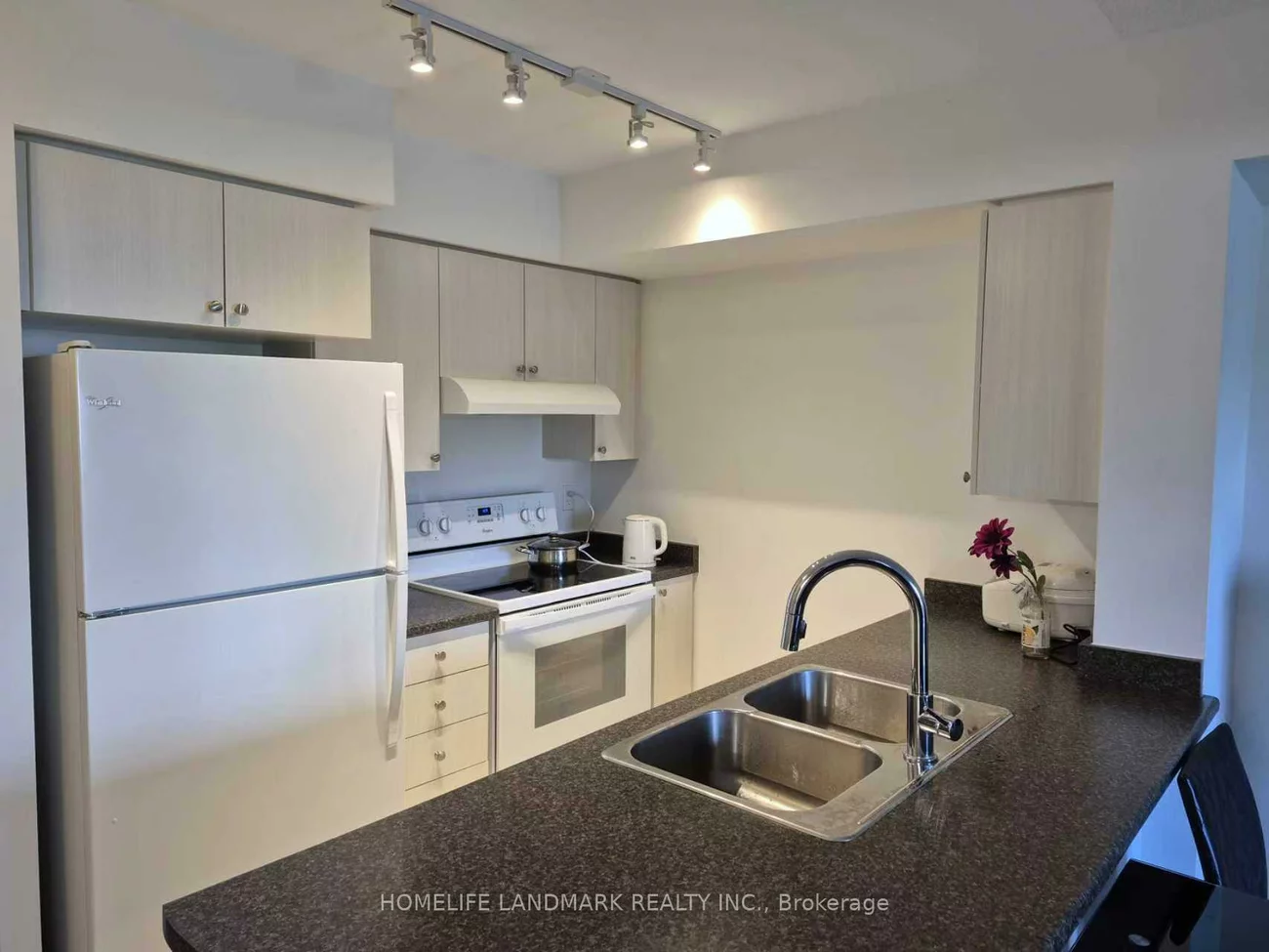 1346, Danforth, Eglinton East, Toronto