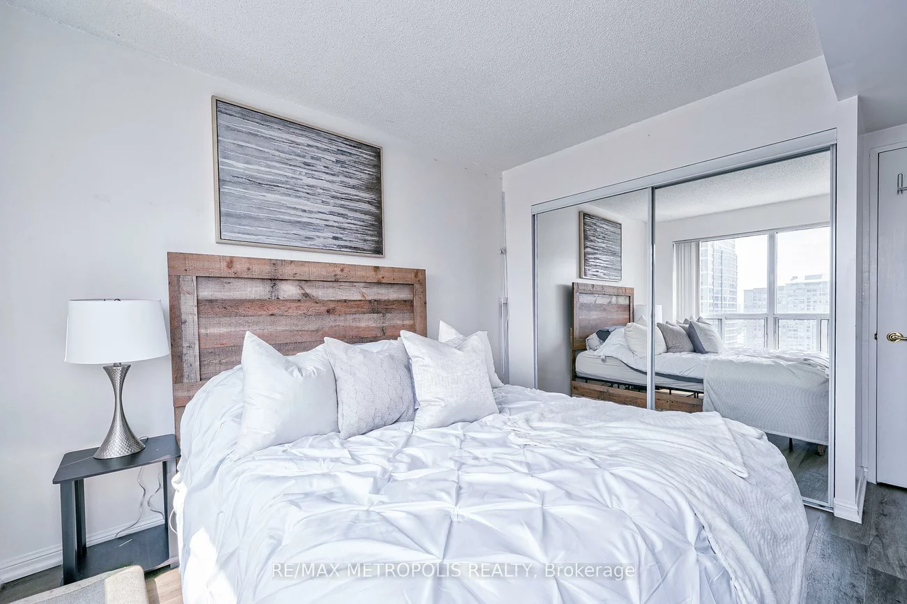 11, Lee Centre, Woburn, Toronto