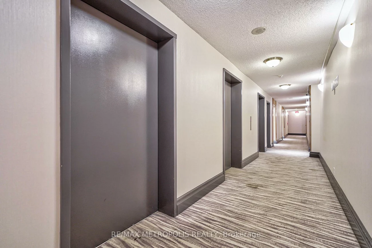 11, Lee Centre, Woburn, Toronto