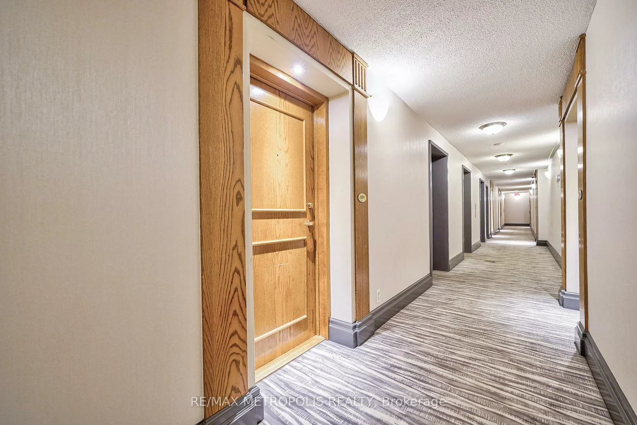 11, Lee Centre, Woburn, Toronto