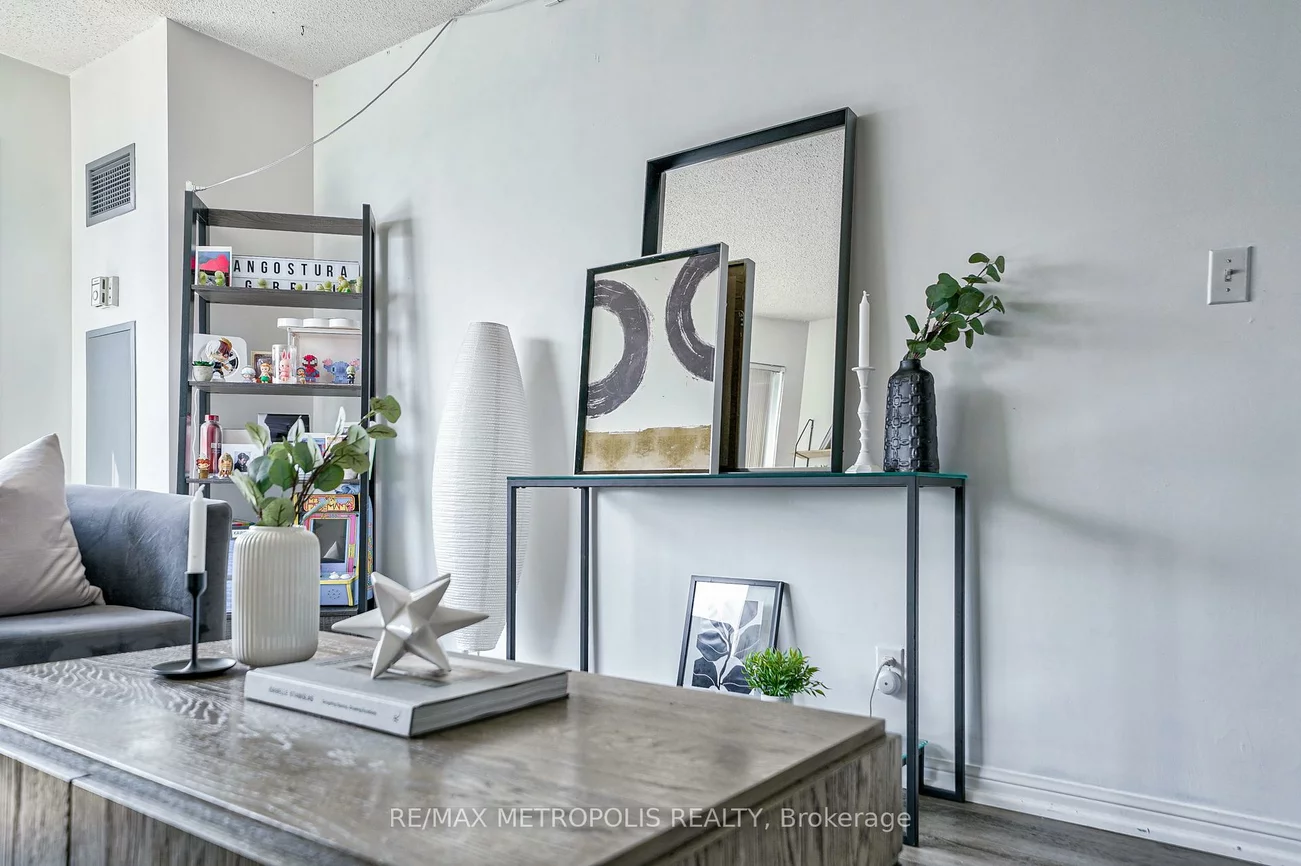 11, Lee Centre, Woburn, Toronto