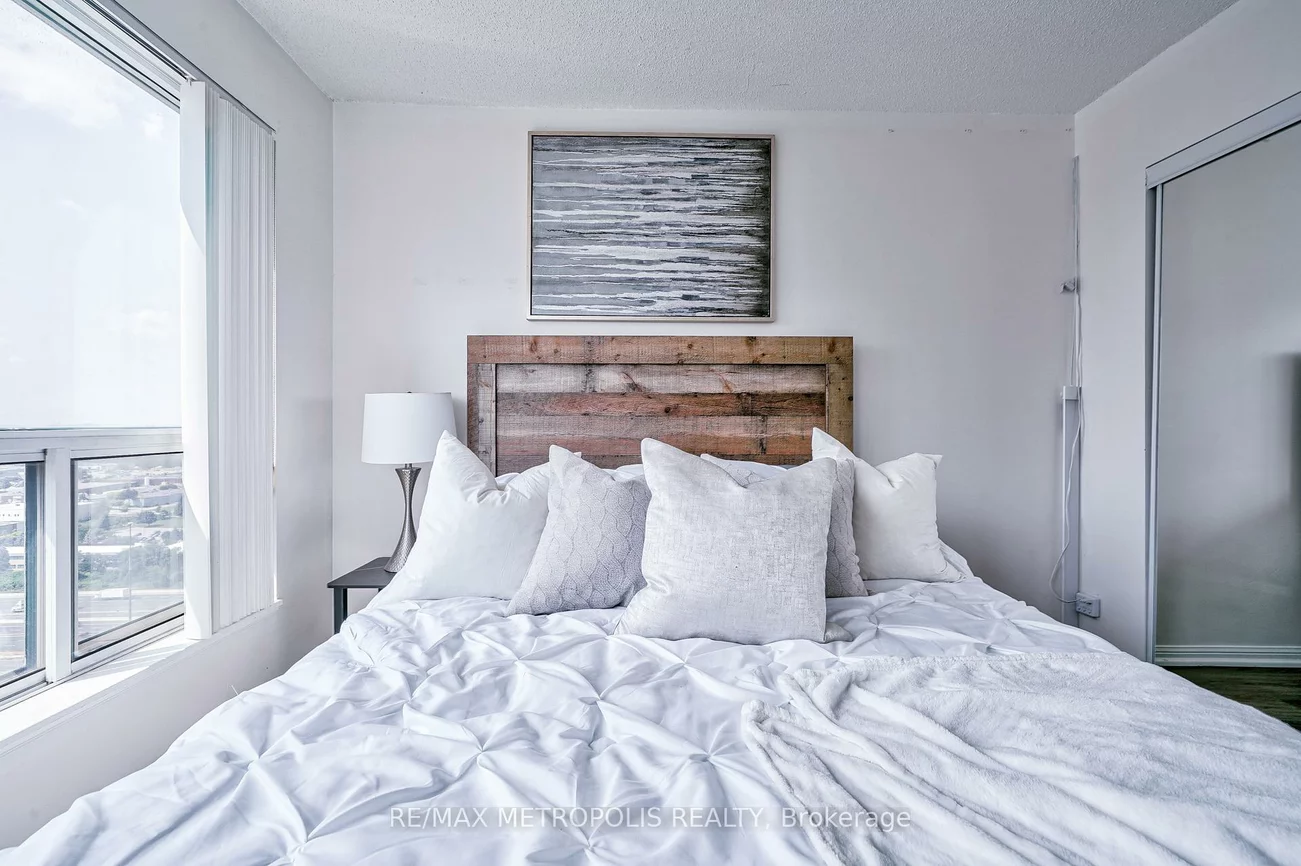 11, Lee Centre, Woburn, Toronto