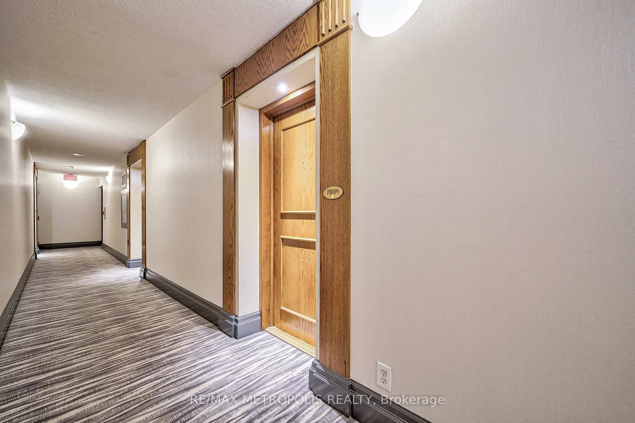 11, Lee Centre, Woburn, Toronto