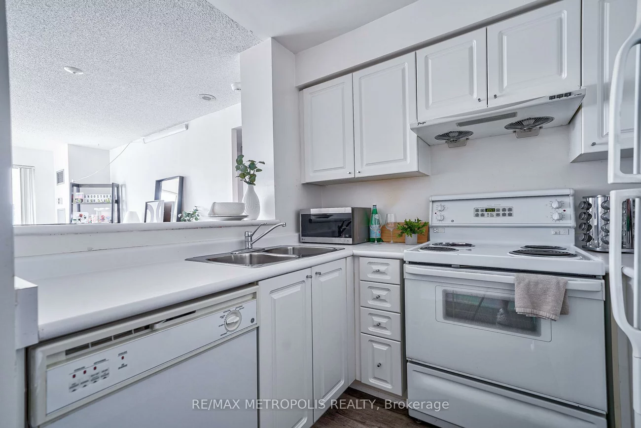11, Lee Centre, Woburn, Toronto