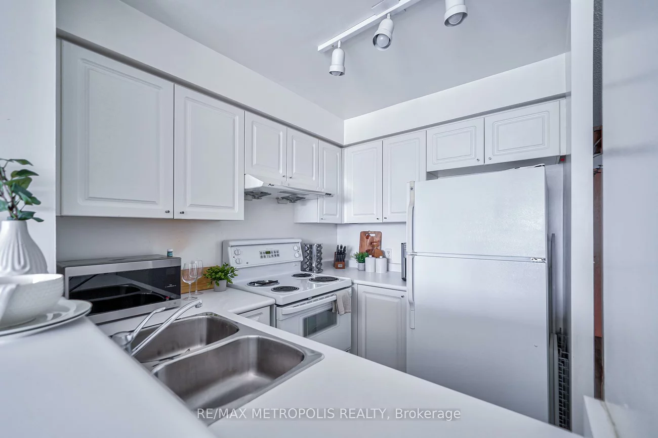 11, Lee Centre, Woburn, Toronto