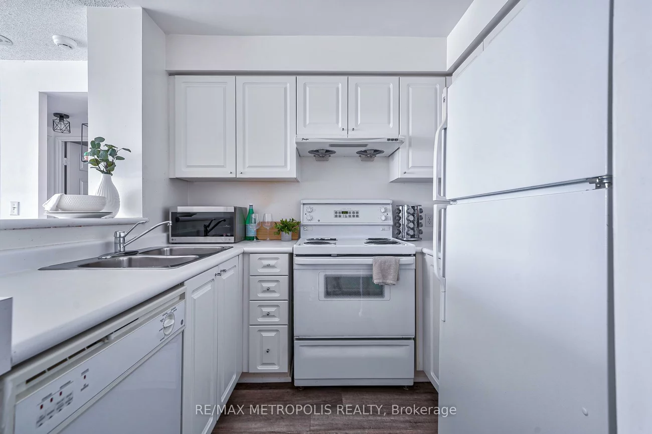 11, Lee Centre, Woburn, Toronto