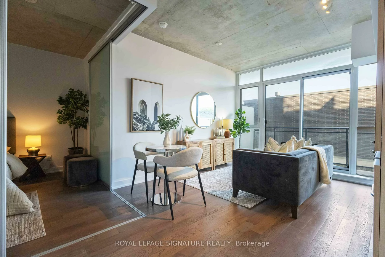 1190, Dundas, South Riverdale, Toronto