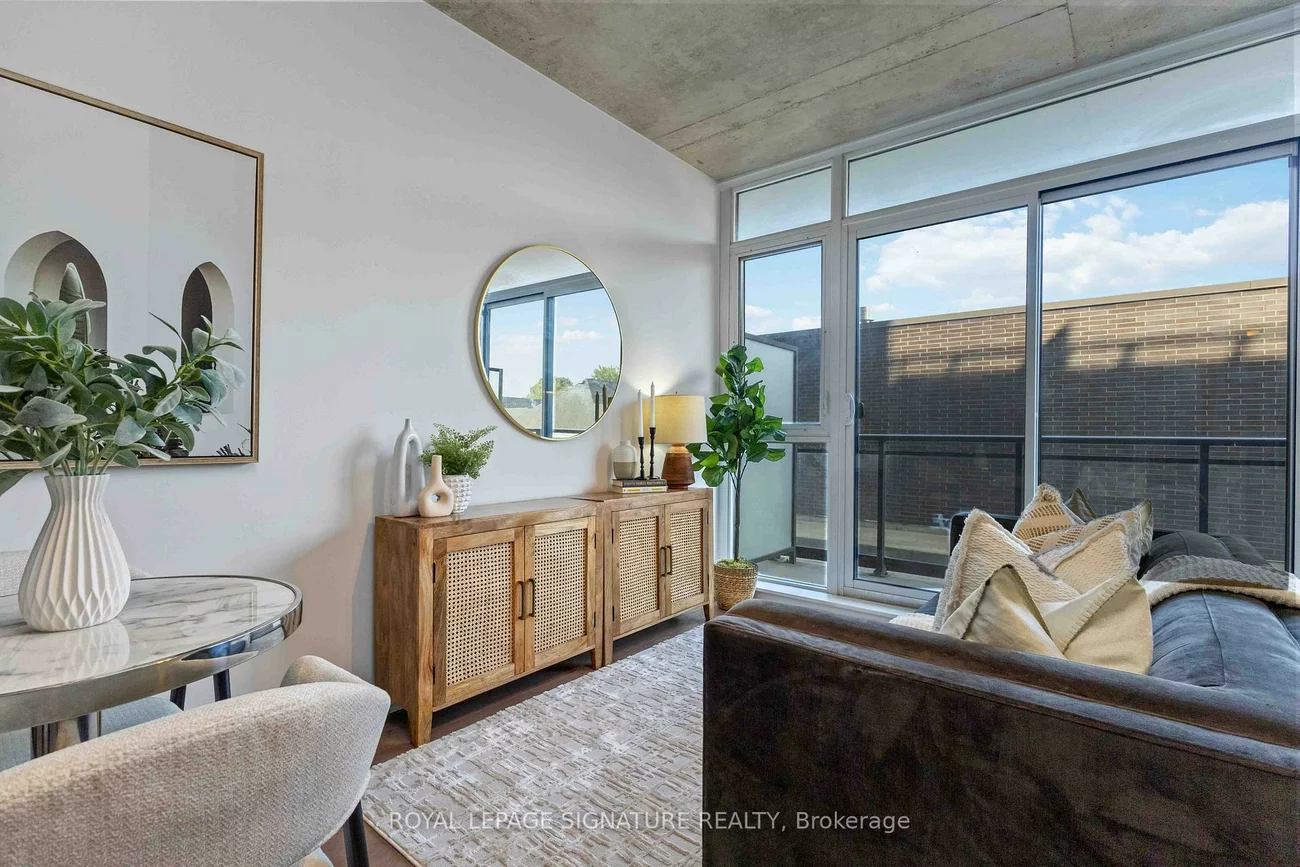 1190, Dundas, South Riverdale, Toronto